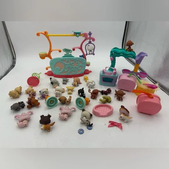 Littlest Pet Shop LPS lot of 39 includes rare Collie and other pets